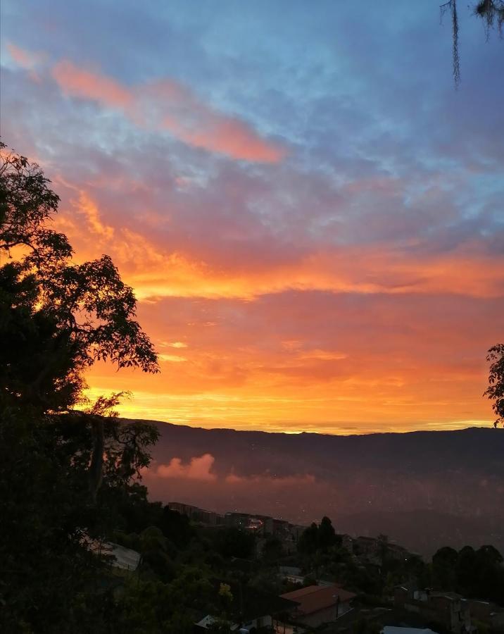 Eco Hostal Casa La Juana Bed & Breakfast Medellin Exterior photo