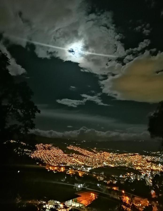 Eco Hostal Casa La Juana Bed & Breakfast Medellin Exterior photo