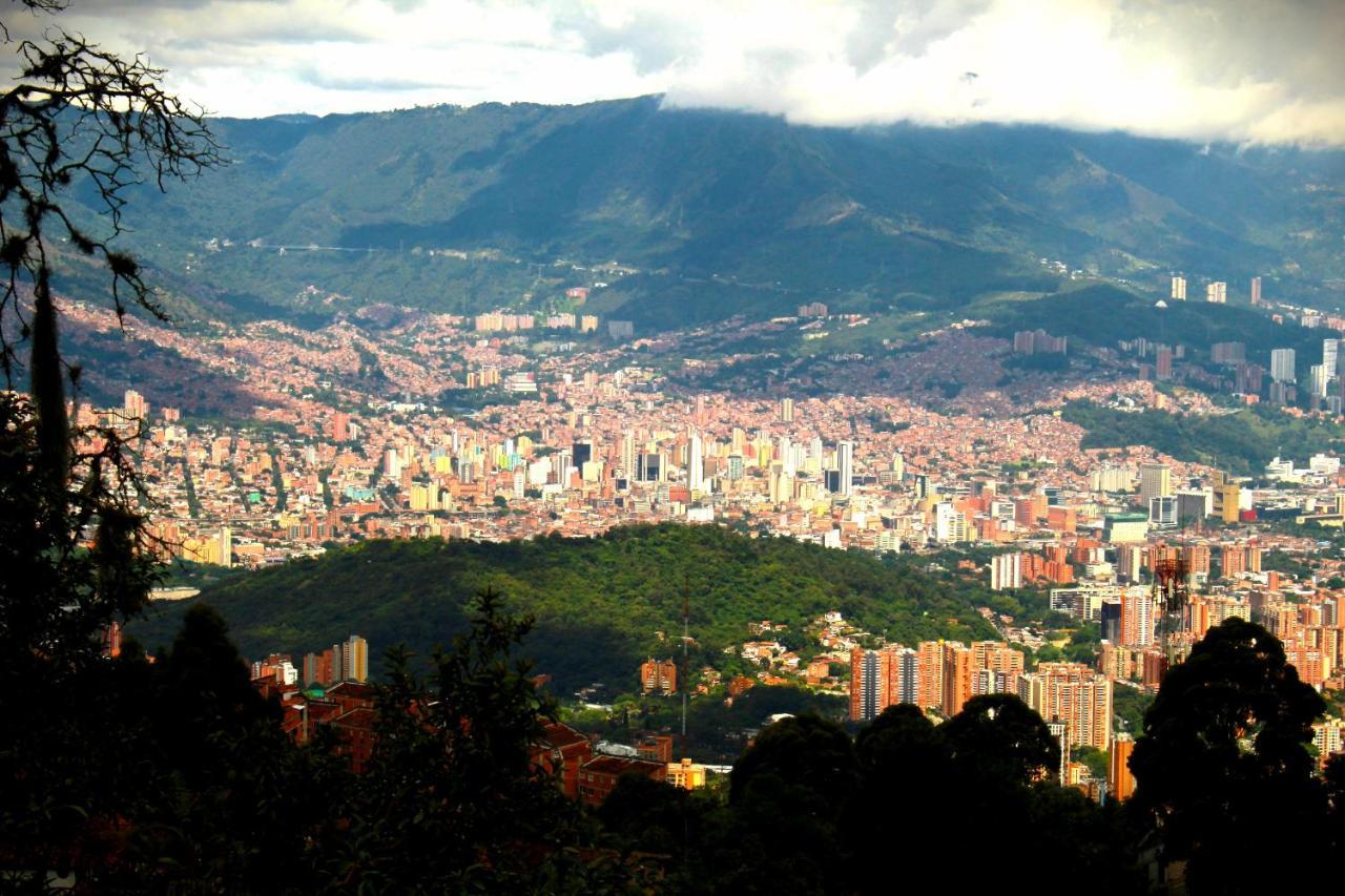 Eco Hostal Casa La Juana Bed & Breakfast Medellin Exterior photo